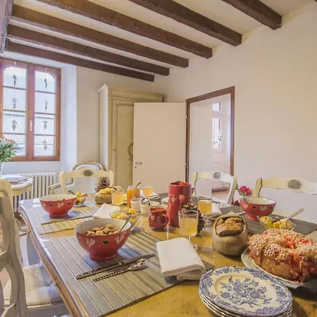 Chez Sylvie Et Guy Jaune Bed & Breakfast
