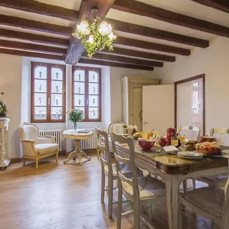 Chez Sylvie Et Guy Oda ve Kahvaltı Chignin